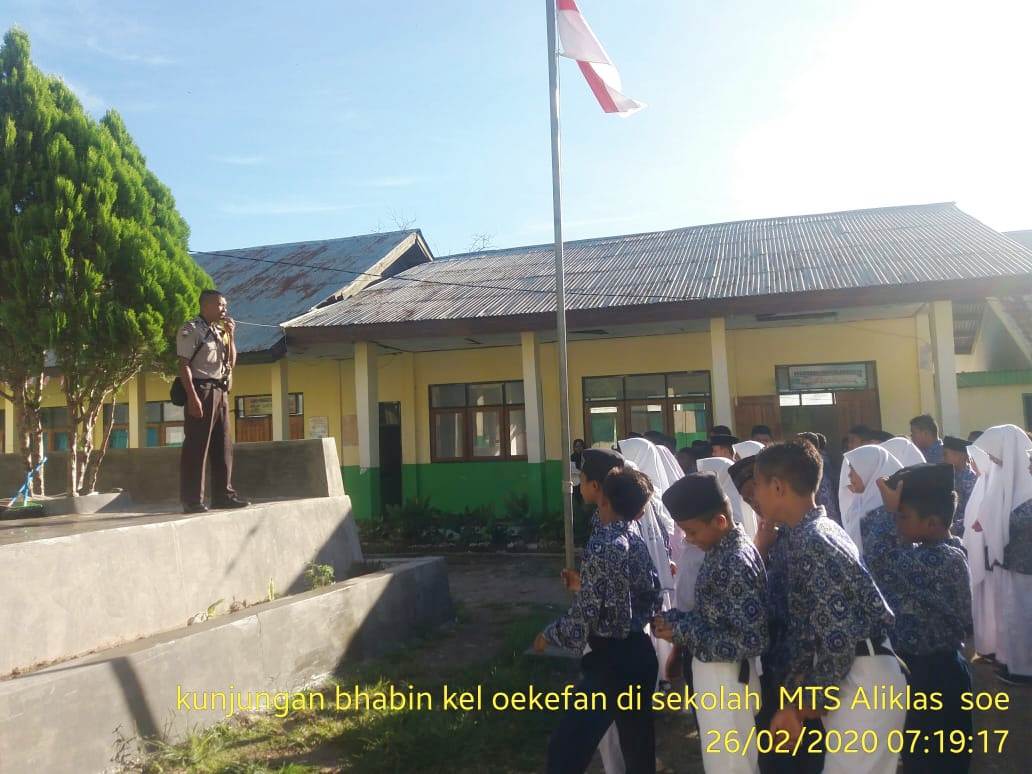 Antisipasi Penyalahgunaan Medsos, Bhabinkamtibmas Beri Penyuluhan Kepada Pelajar MTS