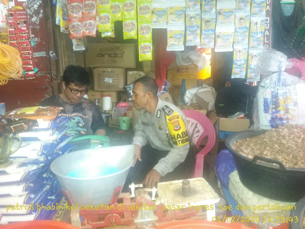 Sambangi Pedagang, Bhabinkamtibmas Beri Pesan Kamtibmas