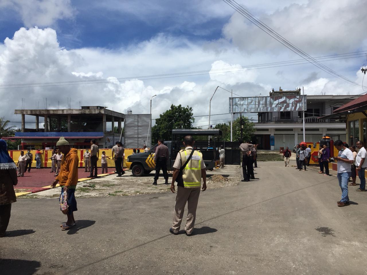 Cegah Covid-19, Personil Polres TTS dan Masyarakat Berjemur