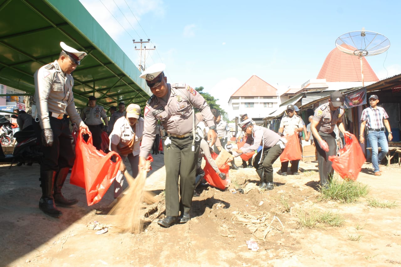 Bersinergi, Polres TTS dan Kodim 1621 Bersihkan Sampah Demi Cegah DBD dan Virus COVID -19 (CORONA)