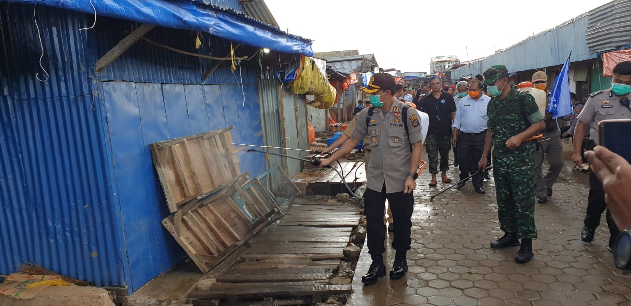 Cegah Covid-19, Kapolres TTS Bersama Instasi Terkait Turun Langsung Penyemprotan Desinfektan