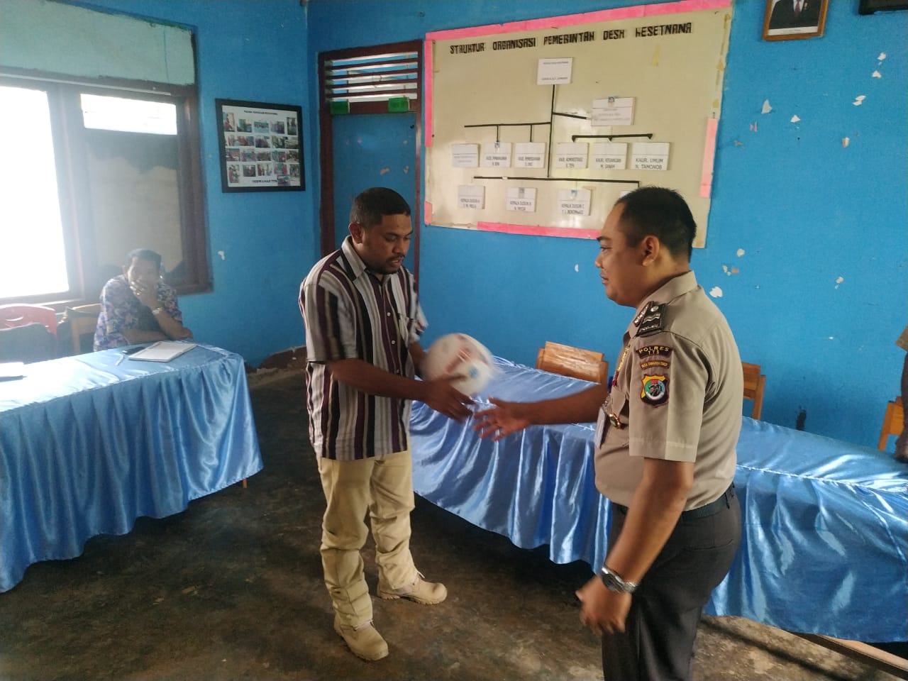 Jalin Silahturahmi, Sat Binmas Polres TTS Beri Sarana Kontak