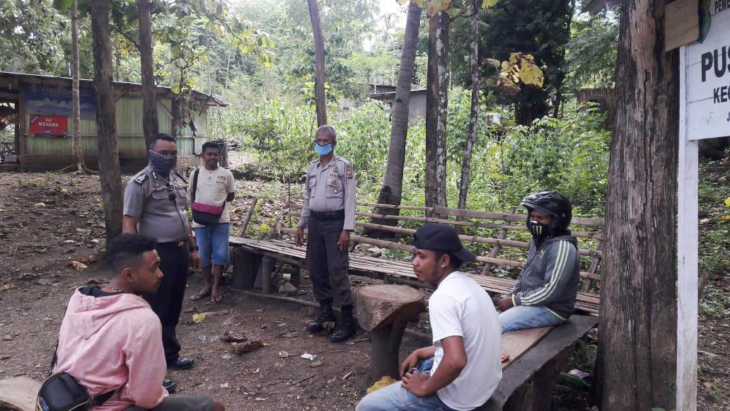 Sambangi  Tukang Ojek, Anggota Polsek Siso Imbau Cegah Covid-19